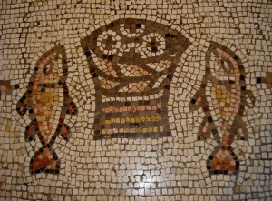 "Jésus répondit: «Il est écrit: L'homme ne vivra pas de pain seulement, mais de toute parole qui sort de la bouche de Dieu.»" La Bible, Matthieu 4:4