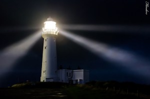 "Lève-toi, brille, car ta lumière paraît, et la gloire de l'Éternel se lève sur toi." La Bible, Esaïe 60:1