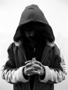 "Écoute ma prière, Éternel, et prête l'oreille à mes cris ! Ne sois pas sourd à mes pleurs ! Car je suis un étranger chez toi, un résident temporaire, comme tous mes pères." La Bible, Psaumes 39:13