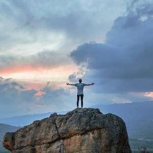 "Dieu l'a souverainement élevé, et lui a donné le nom qui est au-dessus de tout nom, afin qu'au nom de Jésus tout genou fléchisse dans les cieux, sur la terre et sous la terre, et que toute langue confesse que Jésus Christ est Seigneur, à la gloire de Dieu le Père." la Bible, Philippiens 2:9-11